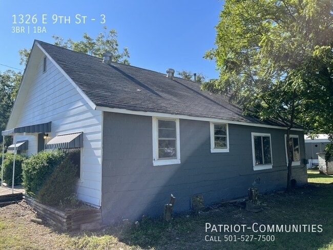 Building Photo - 1326 E 9th St