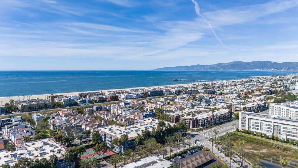 Building Photo - 4600 Via Dolce