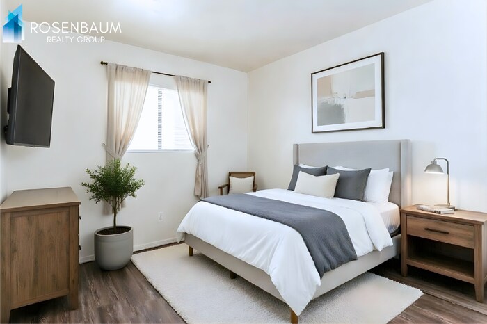 Building Photo - 455 W Kelso St