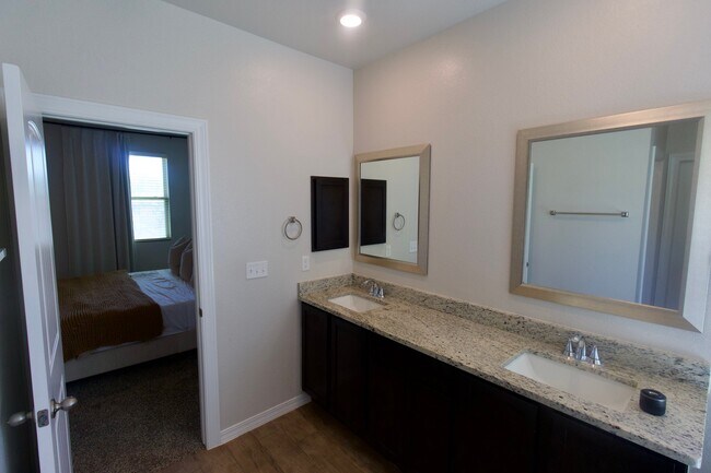 Building Photo - 51030 Hop Sage Pl