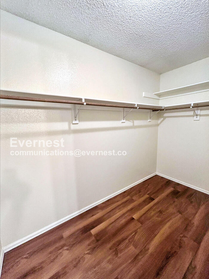 Building Photo - 6659 Gambol Quail Dr E