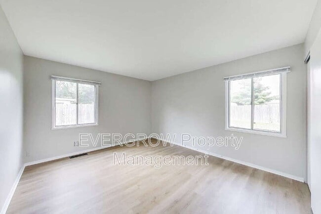 Building Photo - 546 Mooreland Dr
