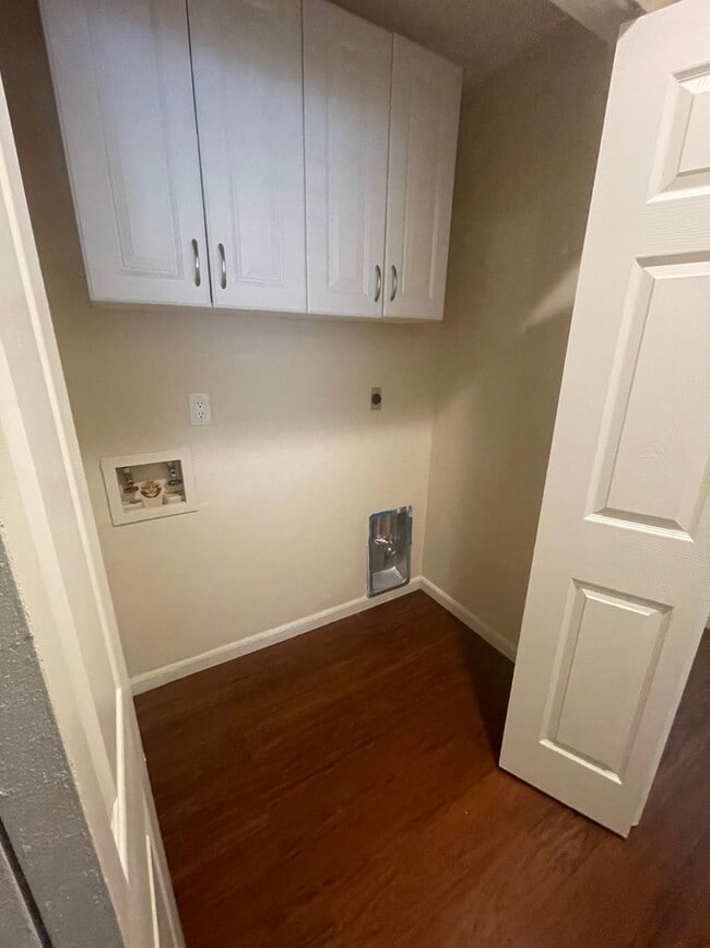Building Photo - NEW ON MARKET !!