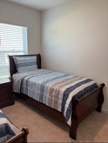 Building Photo - 3903 Falcon Ct