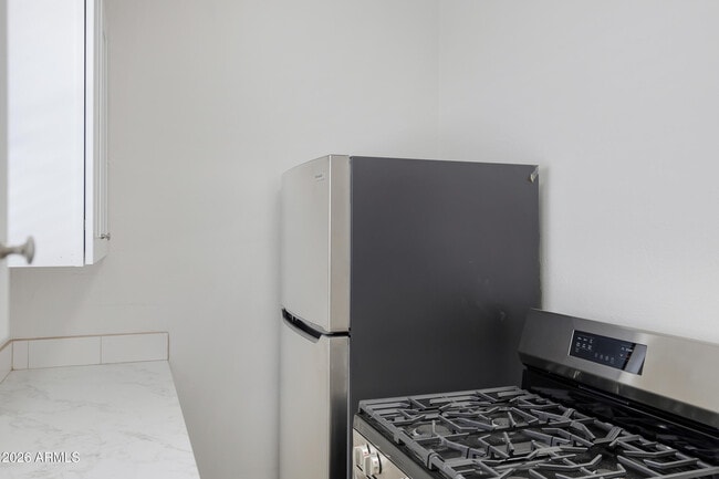 Building Photo - 1108 E Portland St