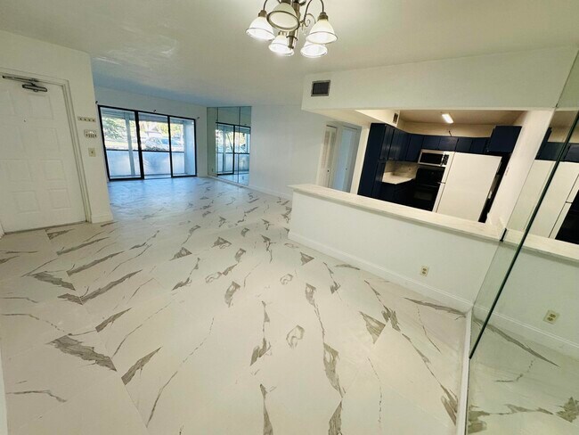 Building Photo - 1115 Green Pine Blvd