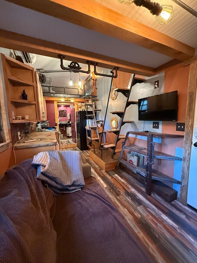 Building Photo - Tiny Home Adventure Awaits! W/ Creative Space