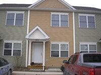 Building Photo - Townhouse located at Pikes Place