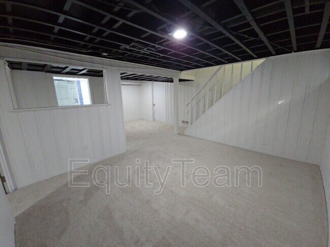 Building Photo - 120 Circle Dr