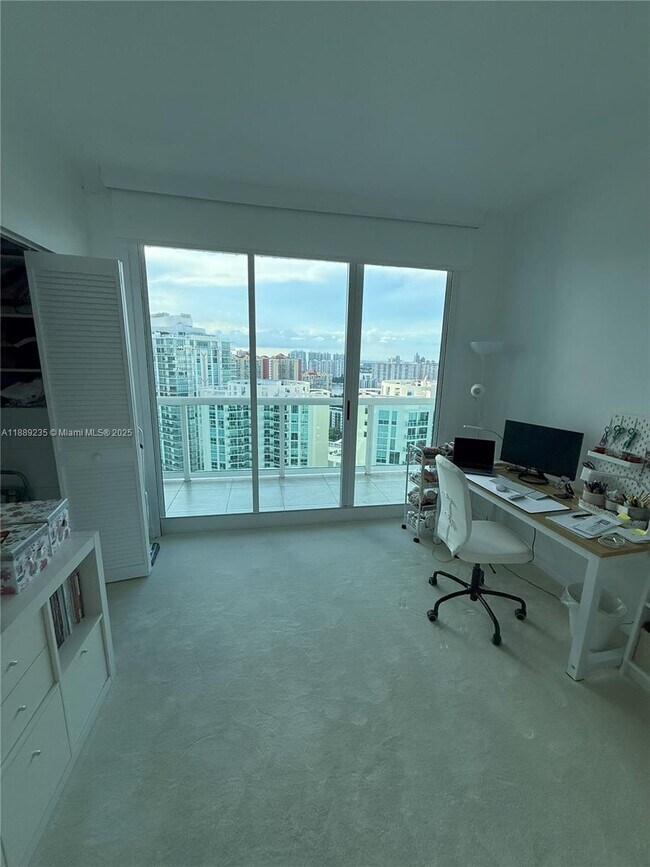 Building Photo - 16400 Collins Ave