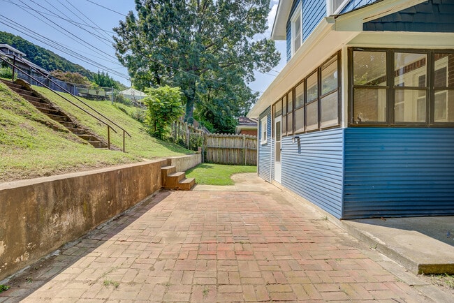 Building Photo - 1414 Hamilton Terrace SE
