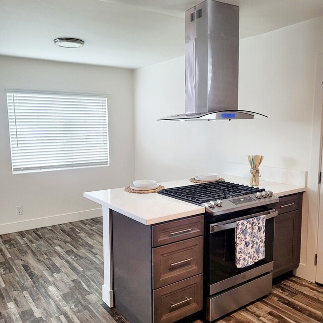 Building Photo - 1641 Evergreen Ave