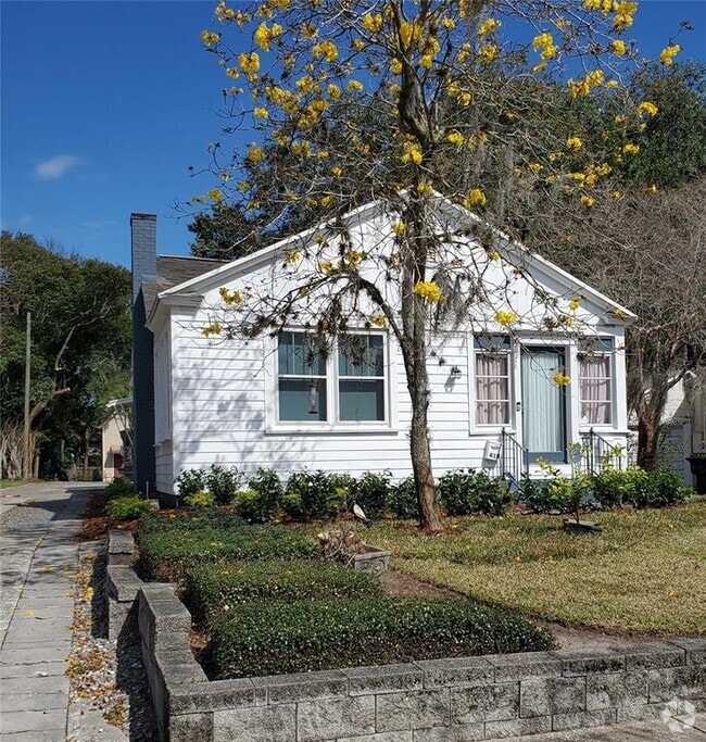 Building Photo - 421 E Kaley St