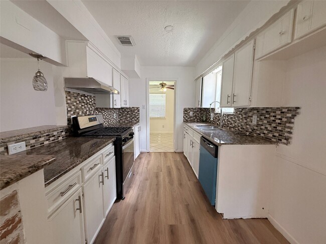 Building Photo - 12214 Corona Ln