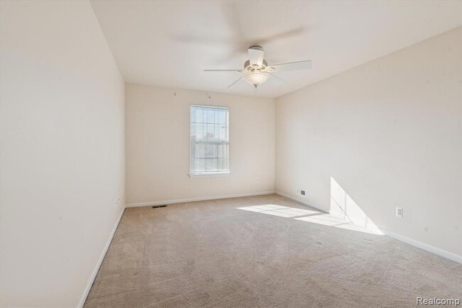 Building Photo - 48551 Oak Bridge Dr