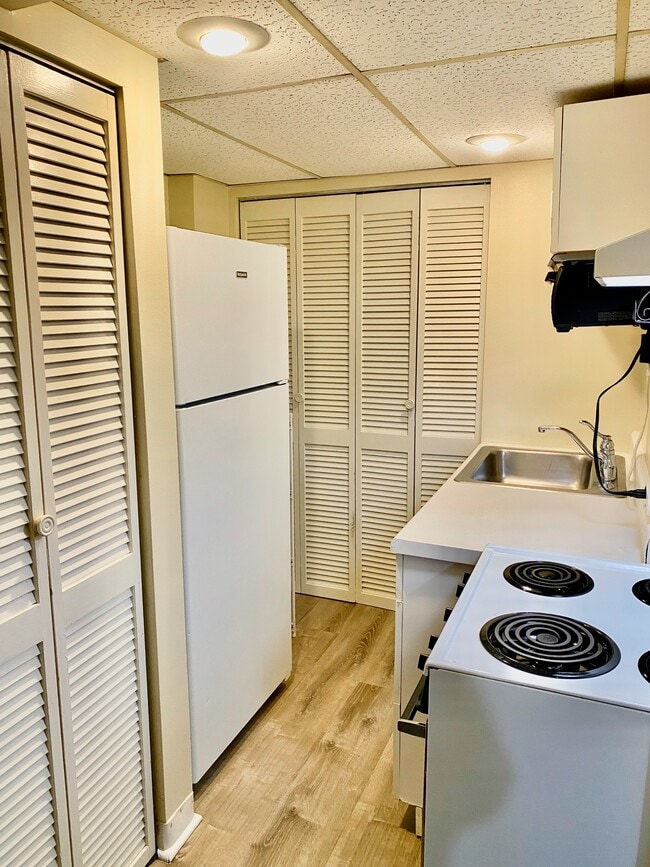 Building Photo - 5307 Pooks Hill Rd