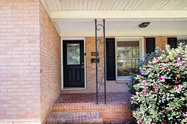 Building Photo - 5400 Farmbrook Dr