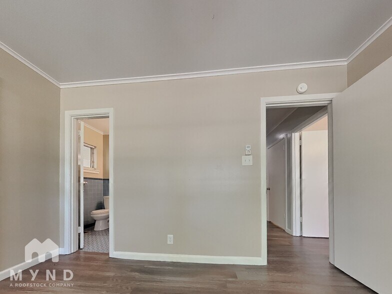 Building Photo - 2701 Stillwell Dr