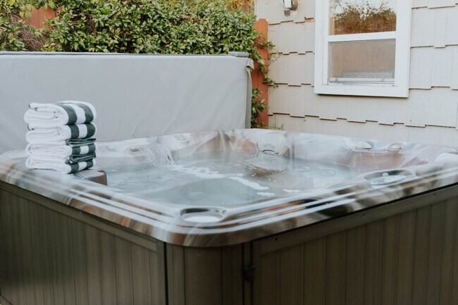 Building Photo - 5008 Onstad St