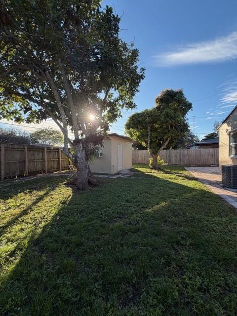 Building Photo - 1966 NE 177 North Miami Beach, FL 33162-2206