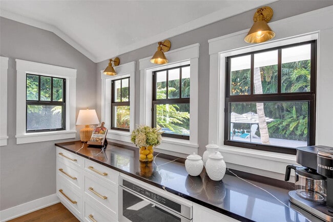 Building Photo - 450 N Swinton Ave