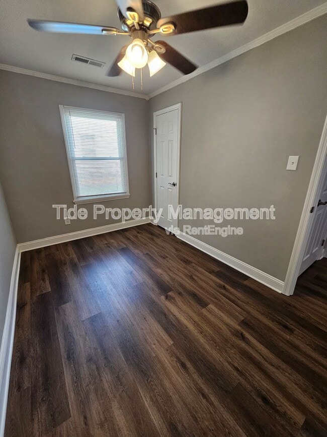 Building Photo - 5821 Robinhood Dr