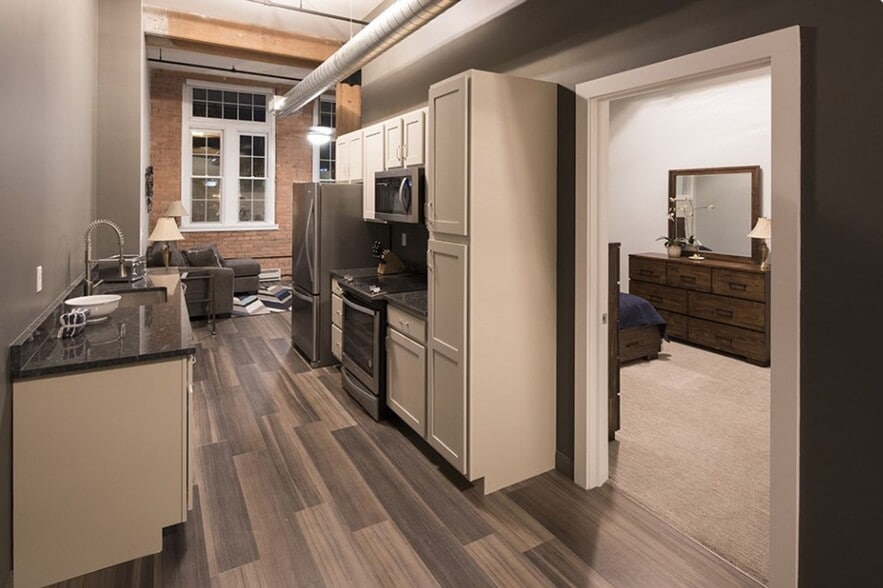 Interior Photo - Oak Knitting Mill Apartments – Franklin Square Available