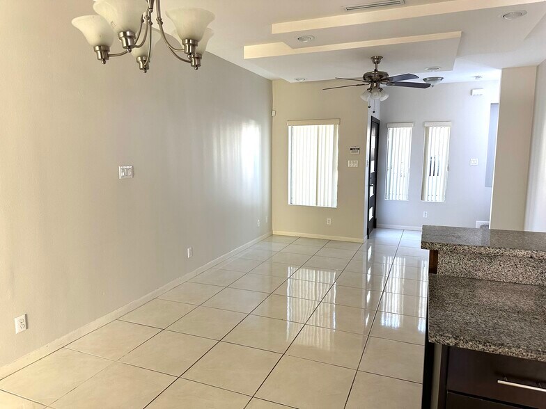 Building Photo - 1203 W Fig Ave