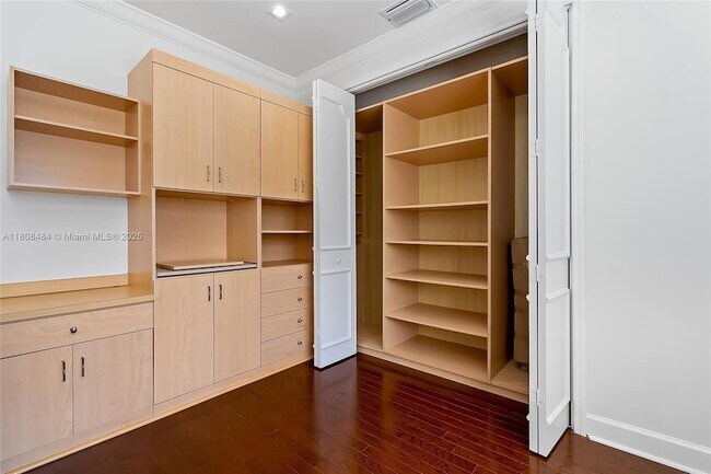 Building Photo - 5701 SW 85th St