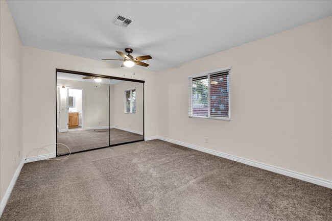 Building Photo - 11074 Knobb Ave