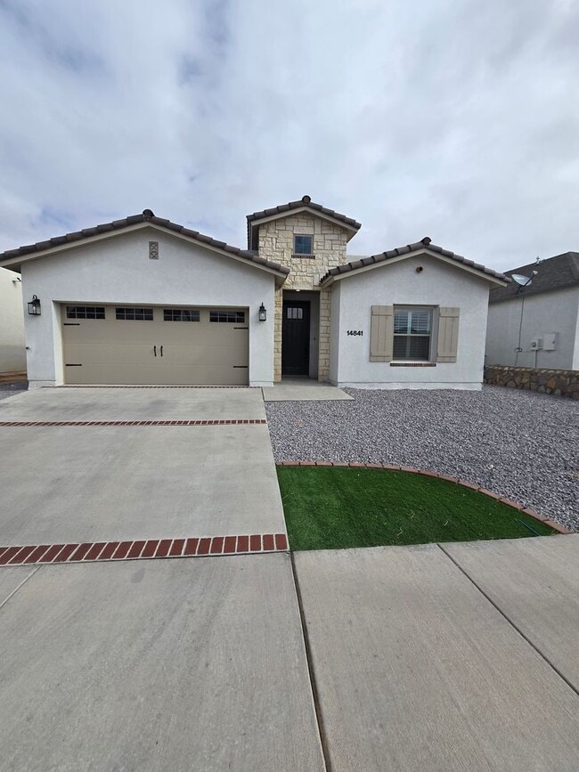 Building Photo - LUXURIOUS EASTSIDE HOME FOR RENT