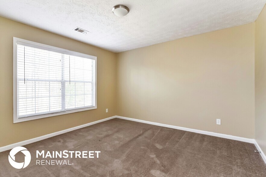 Building Photo - 1545 Royale Castle Dr