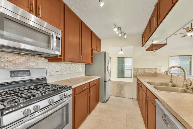 Building Photo - 1073 Redfish St