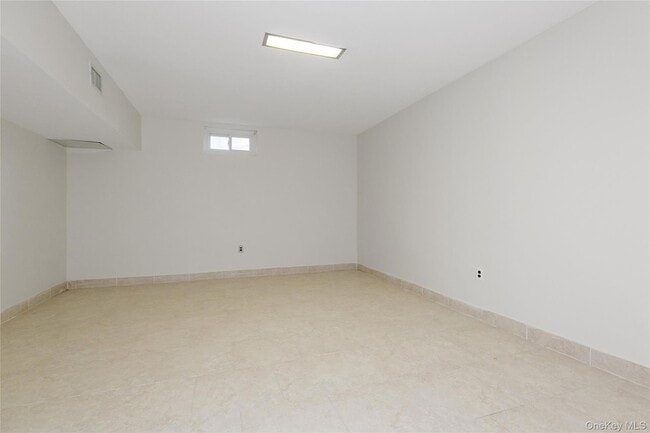 Building Photo - 1 Tiffany Cir