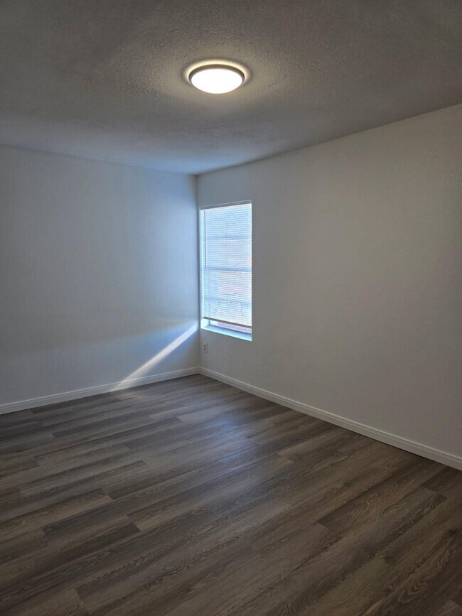 Building Photo - 5550 N Braeswood Blvd