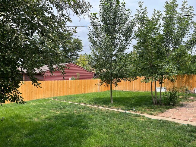 Building Photo - 8521 Crescent Dr