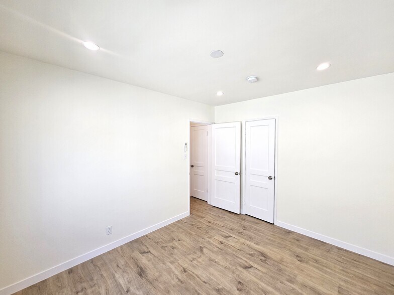 Building Photo - 1401 W Victory Blvd