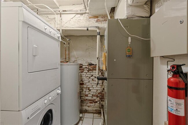 Building Photo - 71 Benefit St