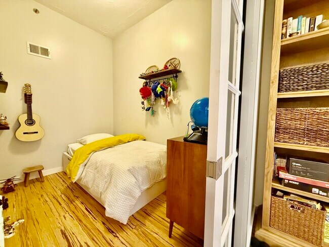 Building Photo - 232 Pavonia Ave