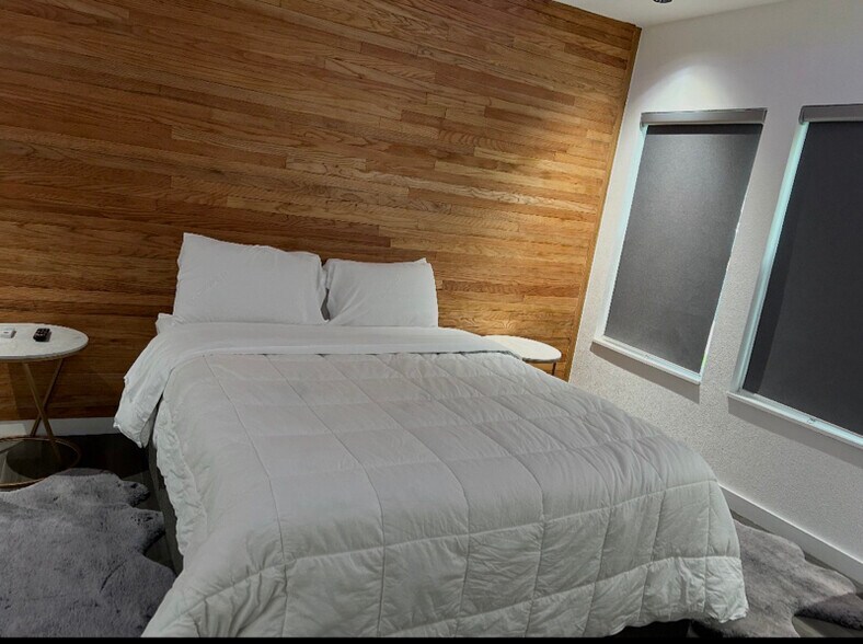 Building Photo - 4813 Owenwood Ave