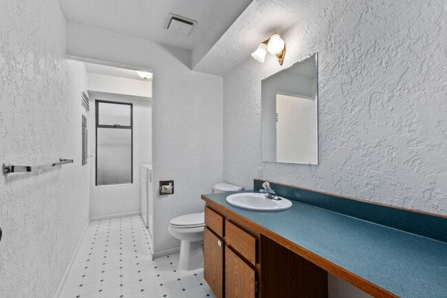 Building Photo - 3Bd/2Ba Seattle House