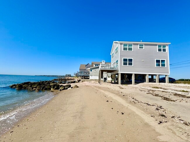 Building Photo - 39 Circle Beach Rd