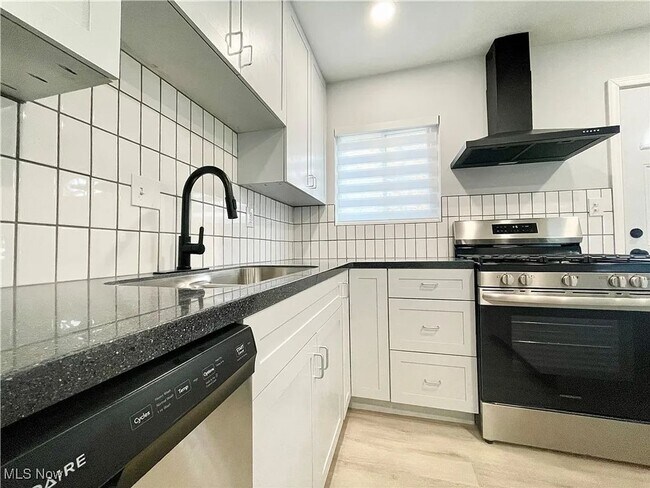 Building Photo - Charming Euclid Home in Quiet Residential Neighborhood