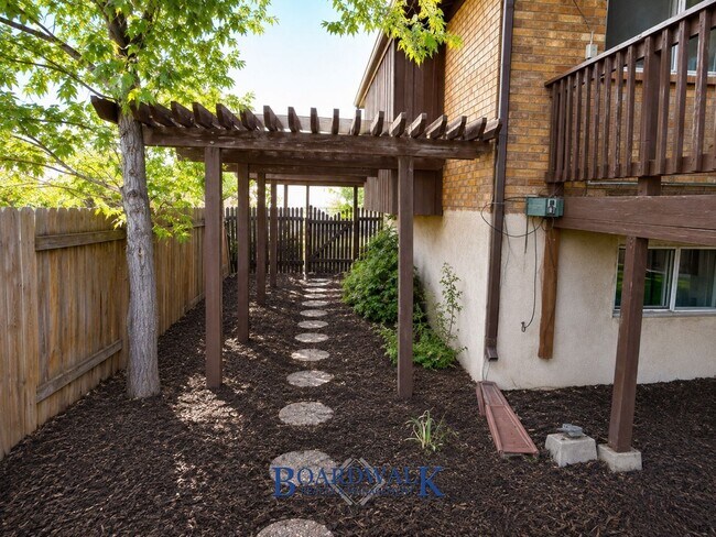 Building Photo - 432 E 400 S