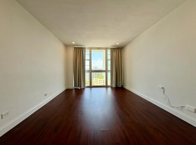 Building Photo - 2451 Brickell Ave