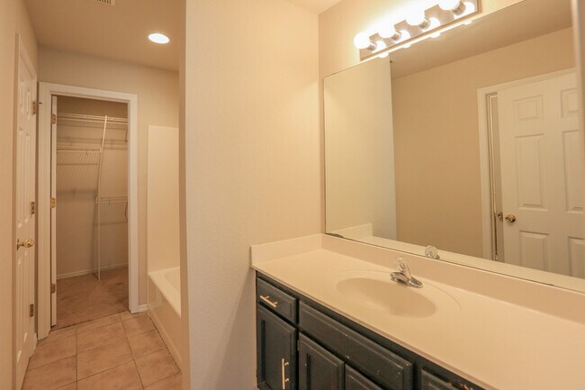 Building Photo - 3509 SW Deerfield Blvd