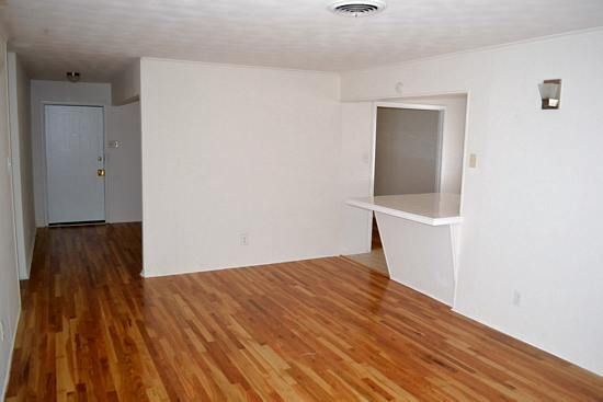 Building Photo - 2528 St Francis Ave