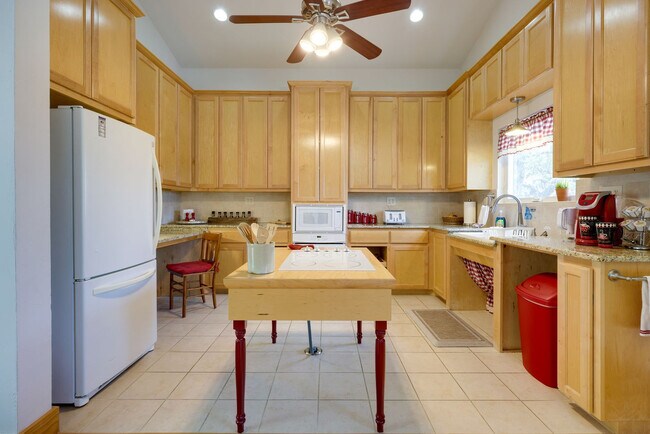 Building Photo - 102 Camey Cir