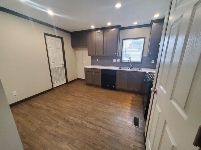 Building Photo - 3 Mockingbird Hill Dr