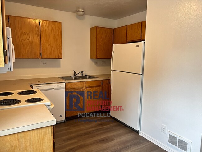 Building Photo - 1215 Cottage Ave